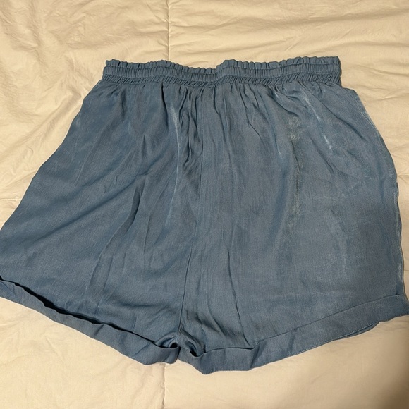 NWT- TOP AND SHORTS BUNDLE - Picture 8 of 15